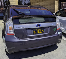 Cargar imagen en el visor de la galería, 2015 Toyota Prius Plug-In with new hybrid battery
