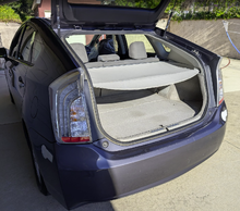 Cargar imagen en el visor de la galería, 2015 Toyota Prius Plug-In with new hybrid battery
